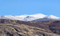 Tatvan’ın yüksek kesimleri karla kaplandı