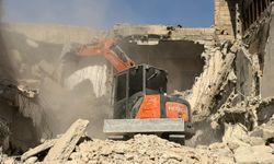 Siirt’te Tehlike Arz Eden Metruk Bina Kontrollü Şekilde Yıkıldı