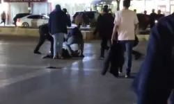 Sinir krizi geçiren şahıs çevredekilere bıçakla saldırdı: 1 yaralı