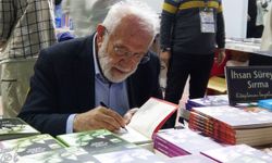 Prof. Dr. İhsan Süreyya Sırma: “Kitapların değil, telefonların kölesi olduk”