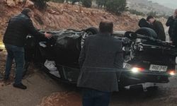 Kayganlaşan Yolda Otomobil Takla Attı: 2 Kişi Yaralandı