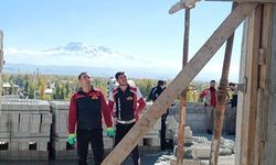 İnşaatta Kaza: Beton Parçası Altında Kalan 2 İşçi Ağır Yaralandı