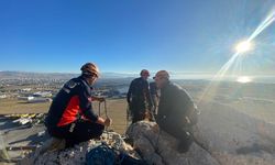 Van’da Kayalıklarda Mahsur Kalan Şahıs 3,5 Saatte Kurtarıldı