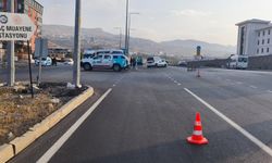 Servis minibüsü ile hafif ticari araç çarpıştı: 13’ü çocuk 19 yaralı