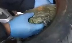 Van'da kamyonetin lastiğinden 4 kilo 400 gram esrar çıktı