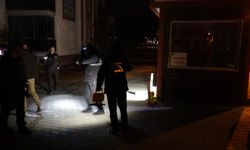 Hırsızlık Yapan Zanlılar İşçiyi silahla Vurarak Yaraladı