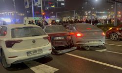 Zincirleme Kazada 7 Araç Birbirine Girdi