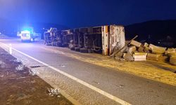 Bingöl’de Saman Yüklü Kamyon Devrildi