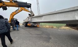 Bingöl’de Virajı Alamayan Tır Yan Yattı