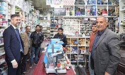 Başkan Tanğlay, çarşı merkezde esnaf ve vatandaşlarla bir araya geldi