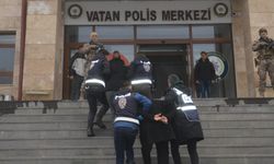 Muş’ta firari 2 şüpheli suç aleti silahla yakalanarak tutuklandı