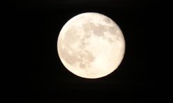 Van Semalarında Şişkin Ay Gösterisi