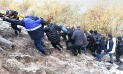 Zap Suyu’na yuvarlanan kamyonettekiler botlarla çıkarıldı: 2 ölü, 2 yaralı