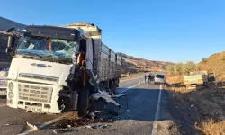 İki Kamyon Çarpıştı: 1 Kişi Yaralandı