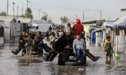 Gazze'de binlerce çadır sağanak yağışların altında kaldı