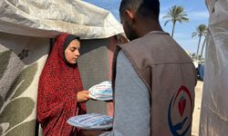 Gazze’de Yetimler Vakfı’ndan günlük sıcak yemek desteği