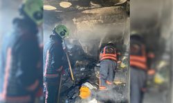 Çıkan yangında ev küle döndü