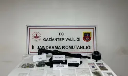 Suç Örgütüne Şafak Baskını: 5 Gözaltı, Çok Sayıda Uyuşturucu ve Silah Ele Geçirildi