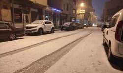 Ardahan’da kar yağışı etkili oldu: Kent merkezi beyaza büründü