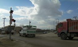 Van’da Hemzemin Geçitte Işık Arızası Trafiği Kilitledi