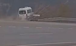 İşçileri taşıyan minibüs şarampole uçtu: 1 ölü, 3 ağır yaralı, kaza anı kamerada