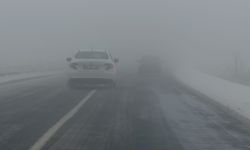 Kars’ta Yoğun Sis Ulaşımı Felç Etti: Uçuşlar İptal Edildi