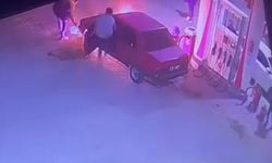 Bitlis’te akaryakıt istasyonunda araç yangını paniğe neden oldu