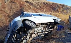 Öğretmenleri taşıyan servis devrildi: 7 yaralı