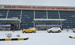 Yoğun Kar Yağışı Uçuşları Durdurdu