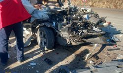 Tır ile minibüs çarpıştı: 3 kişi hayatını kaybetti