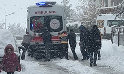 Batman’da Ambulans Yokuşta Mahsur Kaldı