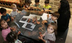 Minik Eller İçkale Müzesi’nde Kendi Eserlerini Üretiyor