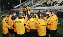Başkan Tanğlay, Bitlis Spor altyapısında yetişen gençleri ziyaret etti