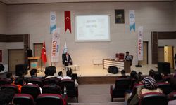 Bitlis Eren Üniversitesi'nde Açık Mikrofon Buluşması: Rektör Elmastaş Öğrencilerle Bir Araya Geldi