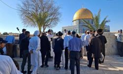 İşgalciler Mescid-i Aksa'ya baskın düzenledi