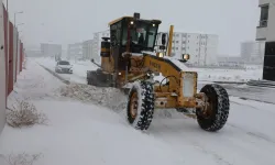 Bitlis’te kar yağışından dolayı bazı yollar ağır vasıta araçlara kapatıldı