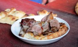 Bitlis Valiliği’nden Damaklarda Lezzet Bırakan Büryan Kebabı Paylaşımı