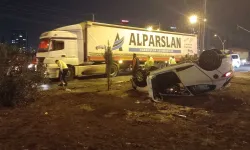 TIR ile otomobil çarpıştı: 3 kişi yaralandı