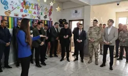 Eşinin Anısına Kütüphane ve Müzik Atölyesi Açtı