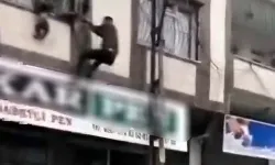 Balkonda Korkulu Anlar: Asılı Kalan Çocuğu Vatandaş Kurtardı