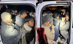 Durdurulan Araçta 12 Düzensiz Göçmen ve 2 Organizatör Yakalandı