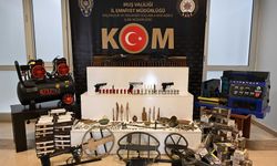Muş’ta kaçakçılık operasyonu: Silah, mühimmat ve tarihi eserler ele geçirildi