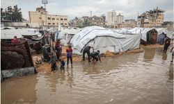 Gazze’de çadırlar sel altında kaldı: Soğuktan bir bebek daha şehit oldu