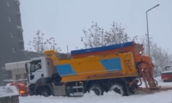 Kar Diyarbakır’ı teslim aldı: Küreme aracı bile ilerleyemedi