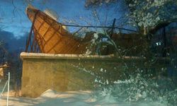 Bitlis’te Yoğun Kar Yağışı Bir Evin Çatısını Çökertti