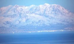 Teleskopik lensle Bitlis’ten Van manzarası görüntülendi