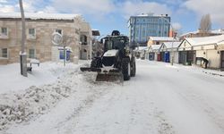 Başkale kara gömüldü: 88 yerleşim yerinin yolu kapandı