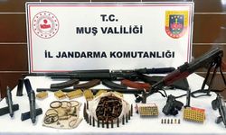 Muş’ta jandarmadan eş zamanlı operasyon: Çok sayıda silah ve mühimmat ele geçirildi