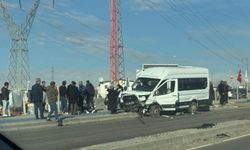 Tır ile minibüsün çarpıştığı kazada 6 kişi yaralandı