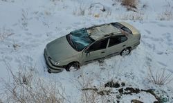 Bitlis'te otomobil takla attı: Biri çocuk 5 yaralı